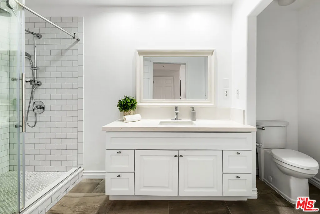 861 S Windsor Boulevard 103, Los Angeles, California 90005 home-pic-12